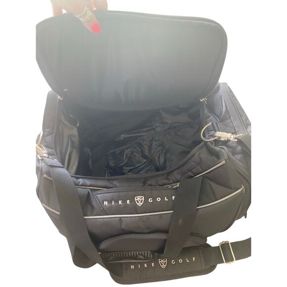 Nike Golf Duffle Bag Gym Workout  includes Carrying Strap Many Pockets - Picture 2 of 7